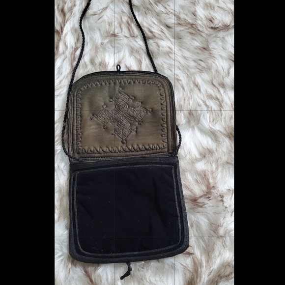 Embroidered Handmade Crossbody bag 🌴 - Picture 2 of 5